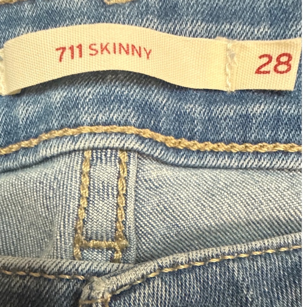 Levis 711 Skinny Denim Shorts
28 Med Wash Blue Frayed Raw Hem Cut Offs VTG - Picture 5 of 5